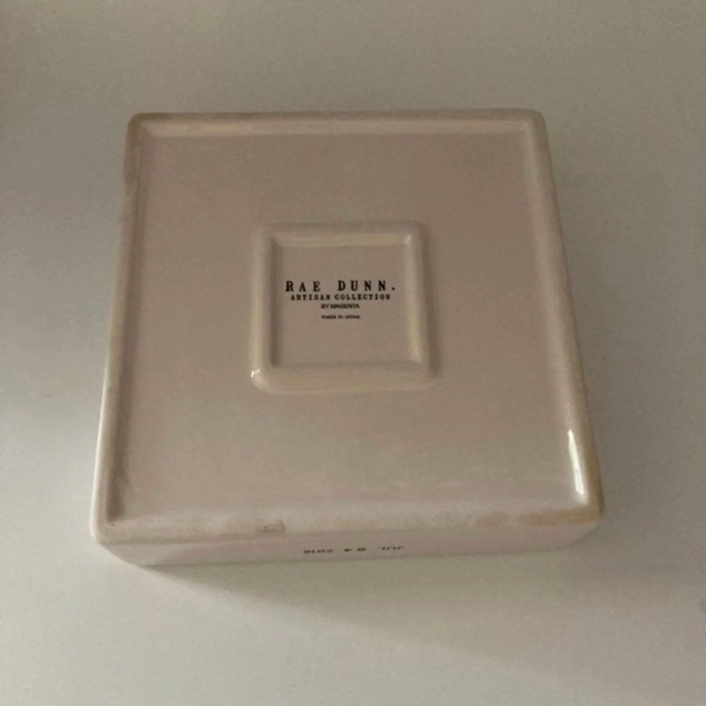 Rae Dunn Napkin Holder with Flag Shaped Weight - Picture 7 of 8